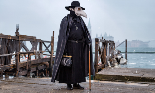 Plague-doctors-wearing-bird-masks
