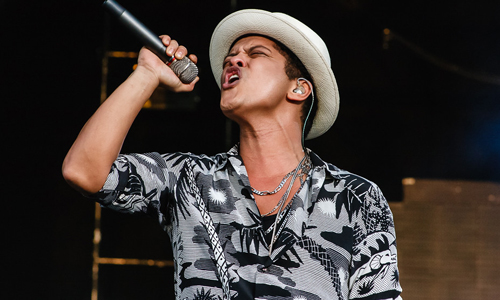 Youngest-Artist-to-Perform-at-the-Super-Bowl-Halftime-Show
