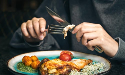 Eating-Fried-Chicken-with-a-Fork