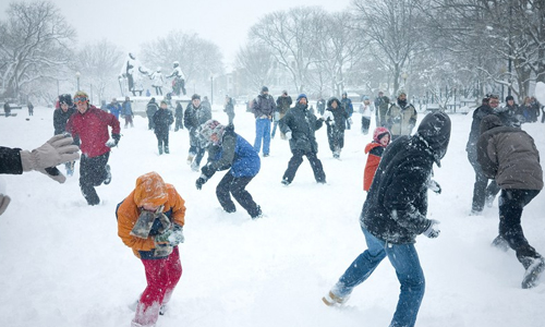 How-to-Play-a-Snowball-Fight