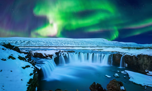A picture of the northern lights from Iceland